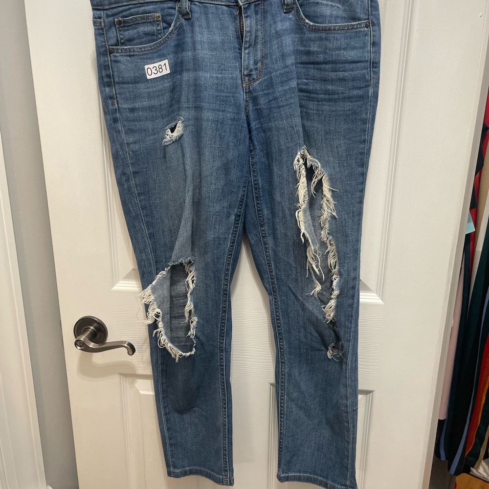 A.n.a jeans very distressed size 4 good condition - Picture 2 of 12